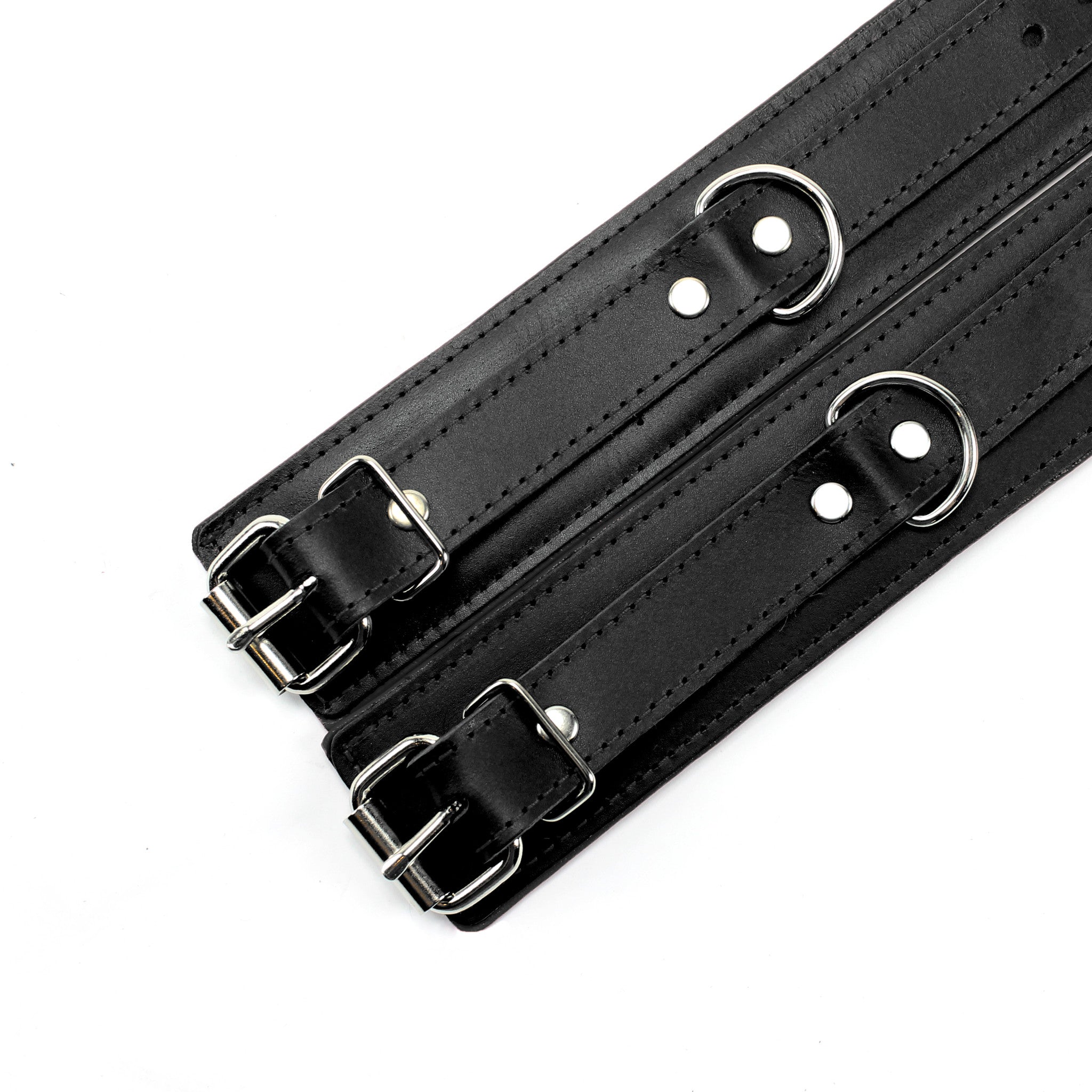 Padded leather bdsm cuffs black detail